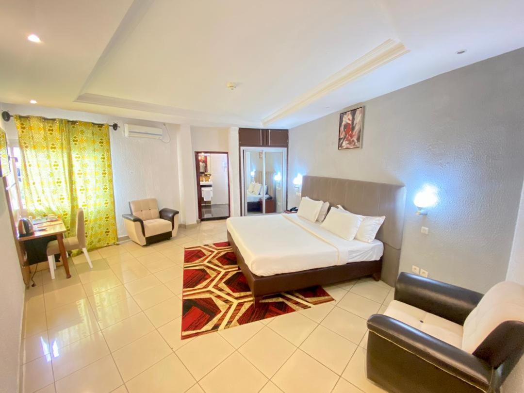 Fini Hotel Bobende Limbe Exterior foto