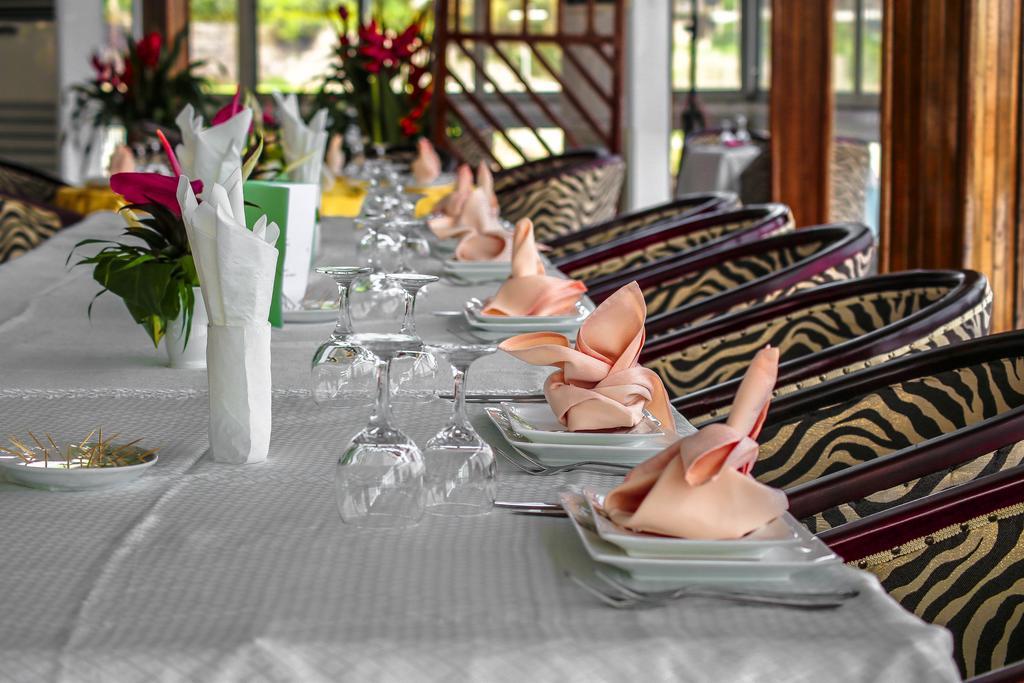 Fini Hotel Bobende Limbe Exterior foto