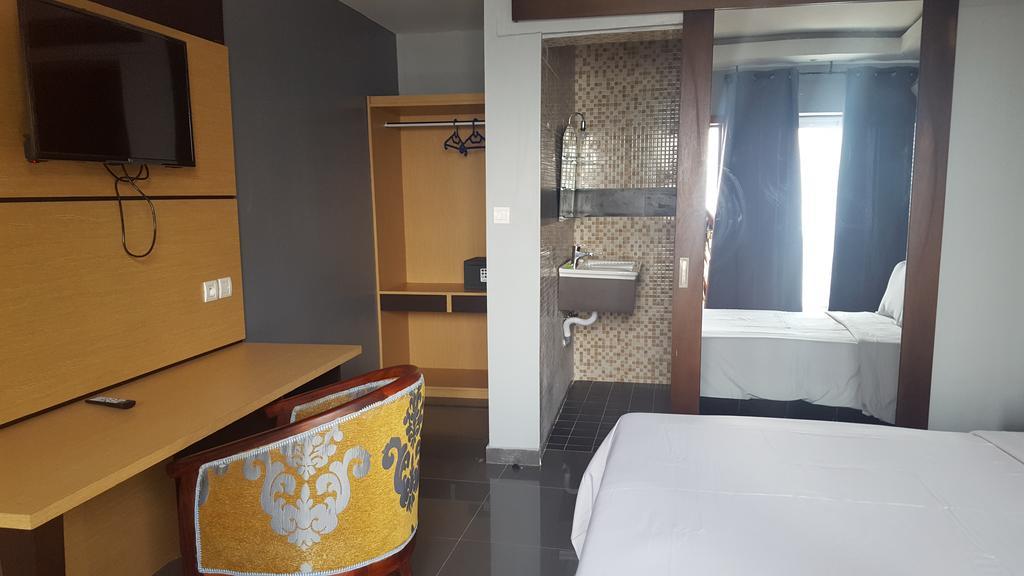 Fini Hotel Bobende Limbe Exterior foto